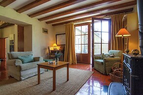 Marvelous Holiday Home in Issac With Swimming Pool