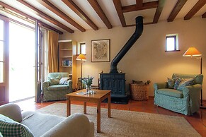 Marvelous Holiday Home in Issac With Swimming Pool