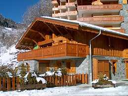 Spacious Holiday Home Near Center of Champagny