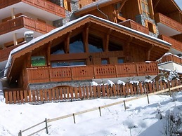 Spacious Holiday Home Near Center of Champagny