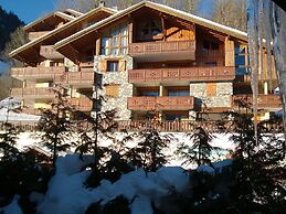 Spacious Holiday Home Near Center of Champagny
