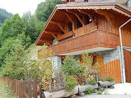 Spacious Holiday Home Near Center of Champagny
