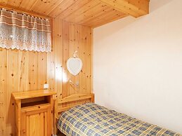 Spacious Holiday Home Near Center of Champagny