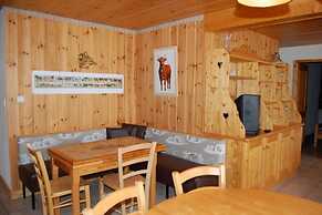 Spacious Holiday Home Near Center of Champagny