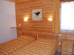 Spacious Holiday Home Near Center of Champagny