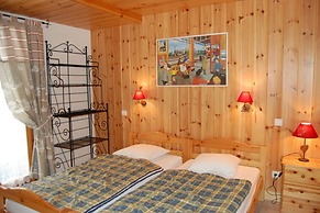 Spacious Holiday Home Near Center of Champagny