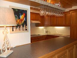 Spacious Holiday Home Near Center of Champagny