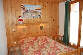 Spacious Holiday Home Near Center of Champagny
