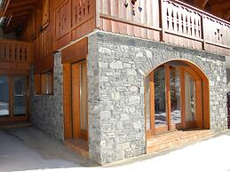 Spacious Holiday Home Near Center of Champagny