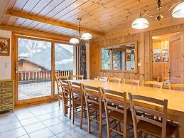 Spacious Holiday Home Near Center of Champagny