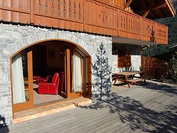 Spacious Holiday Home Near Center of Champagny