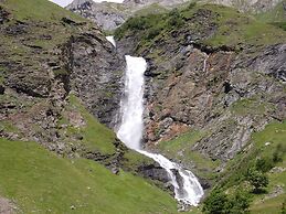 Spacious Holiday Home Near Center of Champagny
