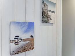 Serene Chalet in Hourtin Near Lake