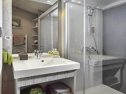 Serene Chalet in Hourtin Near Lake