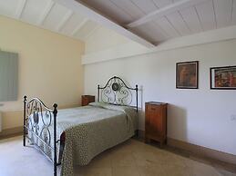 Beautiful Farmhouse in San Gimignano With Pool