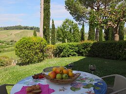 Beautiful Farmhouse in San Gimignano With Pool