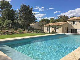 Beautiful Villa With Pool Near St.remy-de-provence
