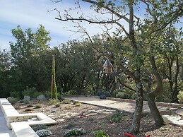 Beautiful Villa With Pool Near St.remy-de-provence