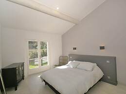 Beautiful Villa With Pool Near St.remy-de-provence