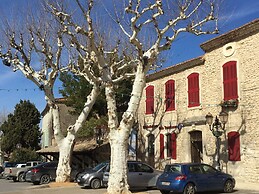 Beautiful Villa With Pool Near St.remy-de-provence