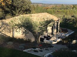 Beautiful Villa With Pool Near St.remy-de-provence