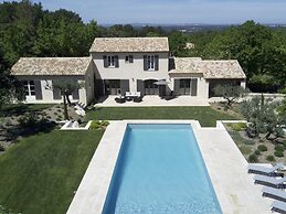 Beautiful Villa With Pool Near St.remy-de-provence