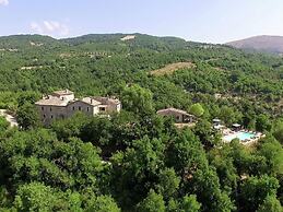 Lush Farmhouse in Umbertide With Pool