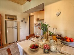 Lush Farmhouse in Umbertide With Pool