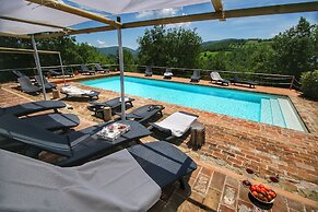 Lush Farmhouse in Umbertide With Pool