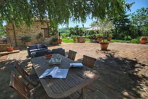 Lush Farmhouse in Umbertide With Pool