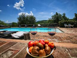 Lush Farmhouse in Umbertide With Pool