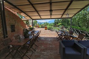 Lush Farmhouse in Umbertide With Pool
