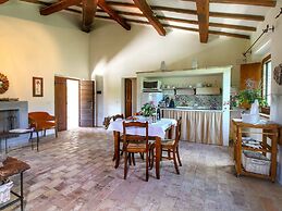 Lush Farmhouse in Umbertide With Pool