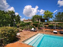 Lush Farmhouse in Umbertide With Pool