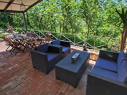 Lush Farmhouse in Umbertide With Pool