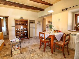 Lush Farmhouse in Umbertide With Pool