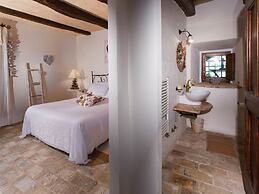 Lush Farmhouse in Umbertide With Pool