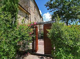Lush Farmhouse in Umbertide With Pool