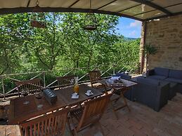 Lush Farmhouse in Umbertide With Pool