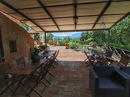 Lush Farmhouse in Umbertide With Pool