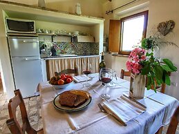 Lush Farmhouse in Umbertide With Pool