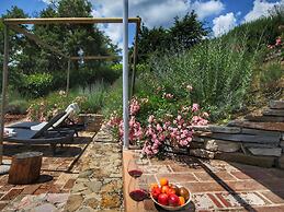 Lush Farmhouse in Umbertide With Pool