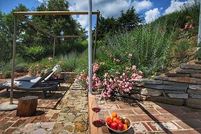 Lush Farmhouse in Umbertide With Pool
