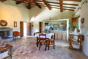 Lush Farmhouse in Umbertide With Pool