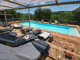 Lush Farmhouse in Umbertide With Pool