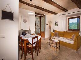 Lush Farmhouse in Umbertide With Pool