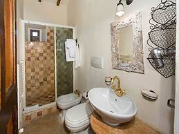 Lush Farmhouse in Umbertide With Pool