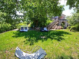 Lush Farmhouse in Umbertide With Pool