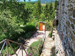 Lush Farmhouse in Umbertide With Pool
