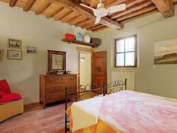 Farmhouse in Ville di Corsano Siena at the Centre